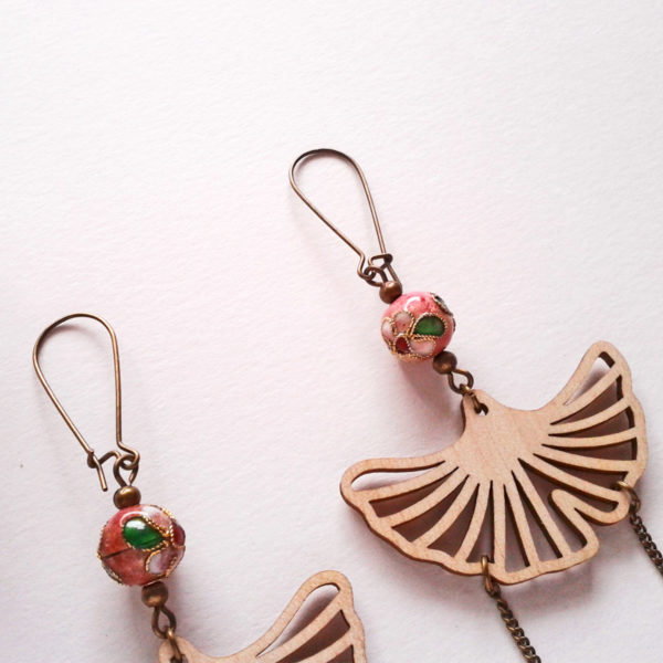 Boucles d'oreilles longues ginkgo - rétro bohème - inspiration geisha - rose tendre