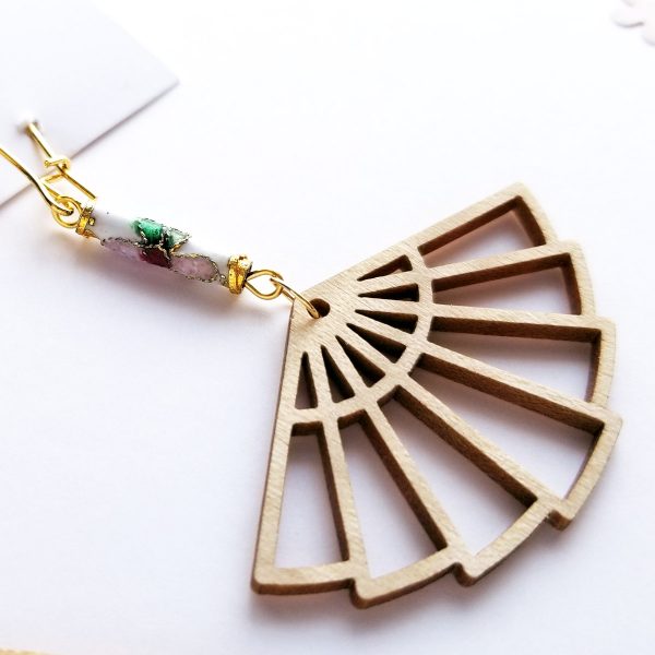 Boucles d'oreilles éventail en bois – Image 3